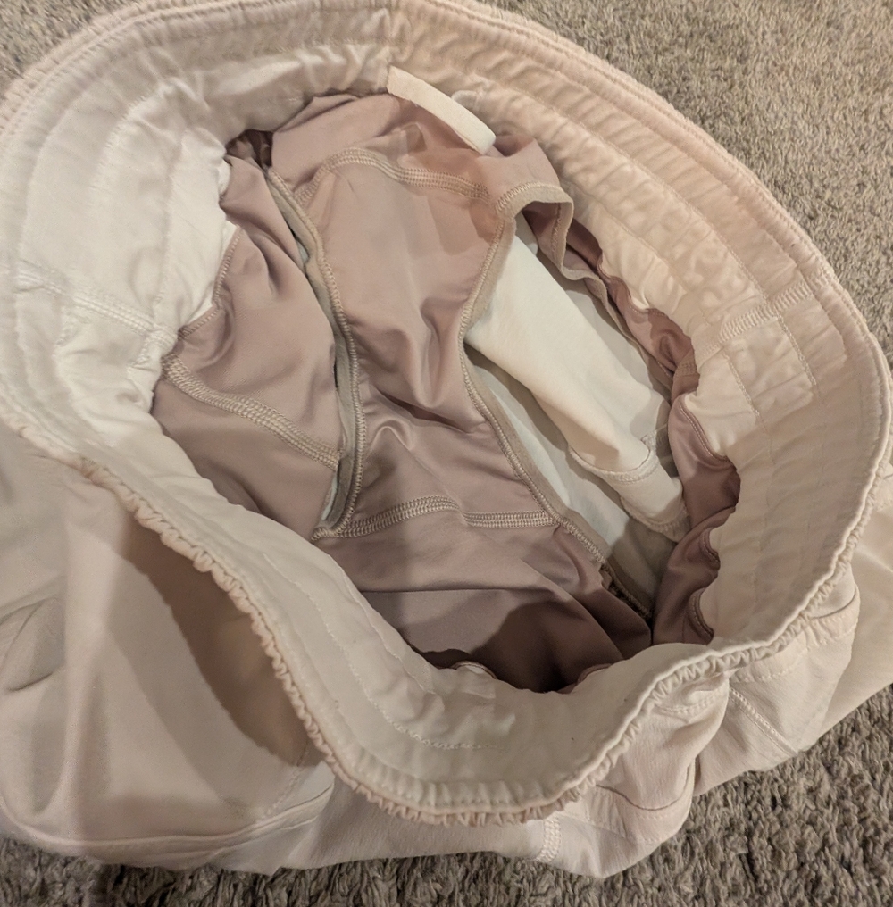 Lululemon Hottie Hot High-Rise Short 4" – Soft White – Size 8 - Picture 3 of 4